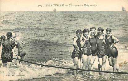 CPA FRANCE 14 "Deauville, les baigneuses"