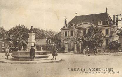 CPA FRANCE 01 " Divonne les Bains, La place et le monument ".