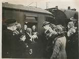 Photograp Hy PHOTO ORIGINALE / POLOGNE "Réfugiés de la Russie et de Slovaquie arrivant en Pologne, ici des scouts, 1939"