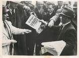 Photograp Hy PHOTO ORIGINALE / ALBANIE "Dans les rues de Milan, les le peuple italien"