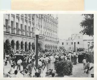PHOTO ORIGINALE / CUBA "La foule autour du Palais présidentiel après le départ du président Machado, 1933"