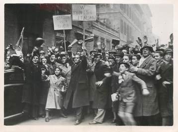 PHOTO ORIGINALE / ITALIE "Manifestations anti françaises, à Milan"