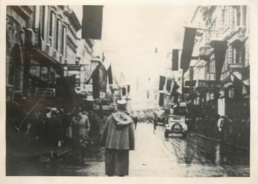 PHOTO ORIGINALE / YOUGOSLAVIE "Belgrade en deuil, les drapeaux noirs aux maisons"