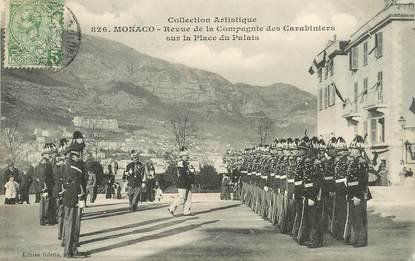 CPA  MONACO "Revue de la Compagnie des Carabiniers sur La Place du Palais"