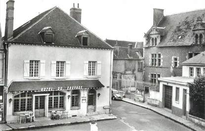 CPSM FRANCE 45 "Lorris, L'Hôtel du Sauvage et la Mairie".