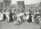 Afrique PHOTO ORIGINALE / EGYPTE "Le palais royal du Caire, 1951, enthousiasme du peuple suite au mariage du Roi Farouk"