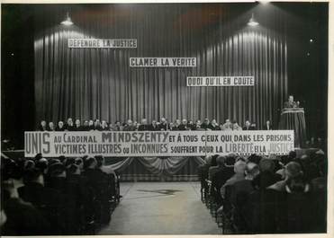 PHOTO ORIGINALE / HONGRIE "Meeting de protestation contre la condamnation du cardinal Mindszenty"