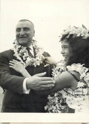 PHOTO ORIGINALE / TAHITI " 1963, L. Jacquinot, ministre d'état chargé des T.O.M."