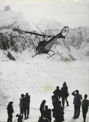 PHOTO ORIGINALE / SUISSE "1959, le pilote d'hélicoptère des glaces"