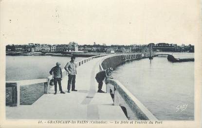 CPA FRANCE 14 "Grandcamp Les Bains, La jetée et l'entrée du port".