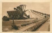 83 Var CPA FRANCE 83 " Les Salins d'Hyères,, La grue pour le chargement des Wagons".