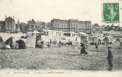 CPA FRANCE 80 "Ault Onival, La plage et l'Hôtel Continental".