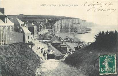 CPA FRANCE 80 "Ault, La plage et les falaises".