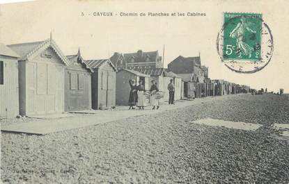 CPA FRANCE 80 "Cayeux sur Mer, Chemin de planches et les cabines".