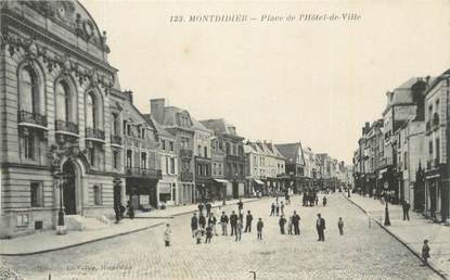 CPA FRANCE 80 "Montdidier, Place de l'Hôtel de Ville".