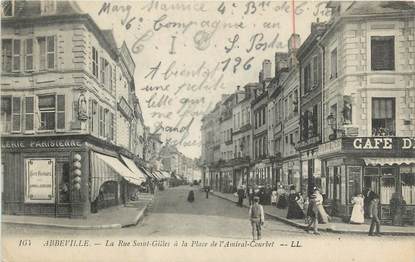 CPA FRANCE 80 "Abbeville, La rue St Gilles à la place de l'Amiral Courbet".