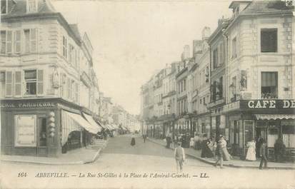 CPA FRANCE 80 "Abbeville, Rue St Gilles à la place de l'Amiral Courbet ".