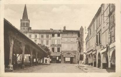 CPA FRANCE 82 " Beaumont de Lomagne, Place de la Halle".