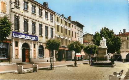 CPSM FRANCE 82 " Beaumont de Lomagne, Hôtel de Ville et statue Pierre Fermat".