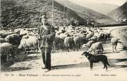 66 PyrÉnÉe Orientale CPA FRANCE 66 " Haut Vallespir, Berger Catalan bourrant sa pipe".