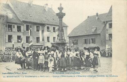 CPA FRANCE 68 "Massevaux, Groupe d'Alsaciennes et d'Alsaciens attendant l'arrivée des généraux".