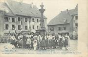 68 Haut Rhin CPA FRANCE 68 "Massevaux, Groupe d'Alsaciennes et d'Alsaciens attendant l'arrivée des généraux".