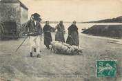 29 Finistere CPA FRANCE 29 "Coutumes moeurs et costumes Bretons, Départ pour le marché"./ FOLKLORE