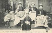 29 Finistere CPA FRANCE 29 "Pont l'Abbé, Groupe de brodeuses Bigoudènes". / FOLKLORE