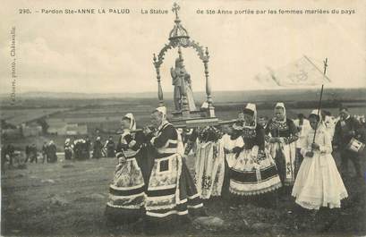 CPA FRANCE 29 "Ste Anne La Palud, La statue de Ste Anne". / FOLKLORE