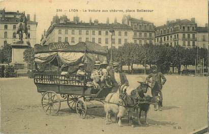 CPA FRANCE 69 "Lyon, La voiture aux chèvres"./ ATTELAGE DE CHEVRES