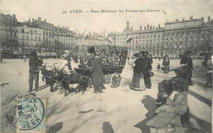 CPA FRANCE 69 "Lyon, Place Bellecour, La voiture aux chèvres"./ ATTELAGE DE CHEVRES