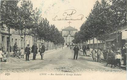 CPA FRANCE 69 "Lyon, Rue Gavillot et groupe scolaiire".