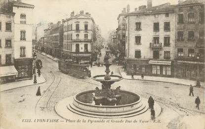 CPA FRANCE 69 "Lyon Vaise, Place de la Pyramide et Grande Rue de Vaise. /QUARTIER DE LYON
