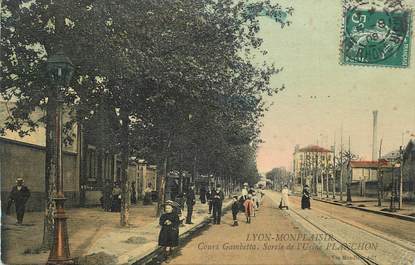 CPA FRANCE 69 "Lyon Montplaisir, Cours Gambetta sortie de l'Usine Planchon". /QUARTIER DE LYON