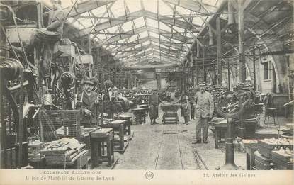 CPA FRANCE 69 "Lyon, L'éclairage électrique, Usine de matériel de guerre, Atelier des gaînes".