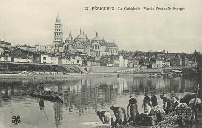 CPA FRANCE 24 "Périgueux, la cathédrale, vue du pont de Saint Georges, les laveuses"