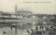 24 Dordogne CPA FRANCE 24 "Périgueux, la cathédrale, vue du pont de Saint Georges, les laveuses"