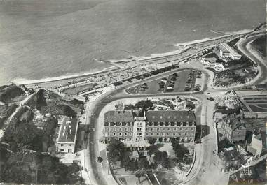 CPSM FRANCE 76 "Veules les Roses, Le grand hôtel des bains et la plage".