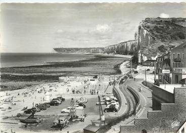 CPSM FRANCE 76 " Yport, Vue générale de la plage et des falaises".