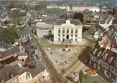 CPSM FRANCE 76 " Yvetot, Place de l'Hôtel de Ville".