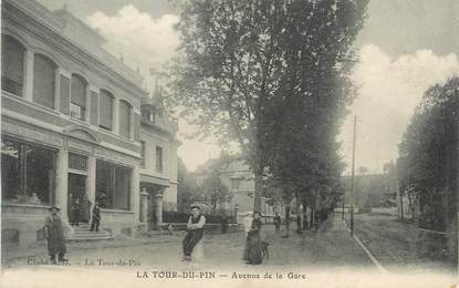 CPA FRANCE 38 "La Tour du Pin, Avenue de la gare".