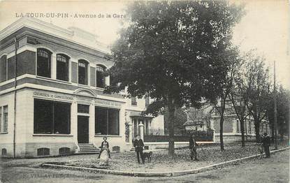 CPA FRANCE 38 "La Tour du Pin, Avenue de la gare".