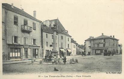 CPA FRANCE 38 "La Tour du Pin, Place prunelle".