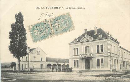 CPA FRANCE 38 "La Tour du Pin, Le groupe scolaire".