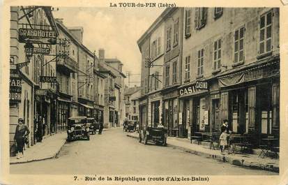 CPA FRANCE 38 "La Tour du Pin, Rue de la République".