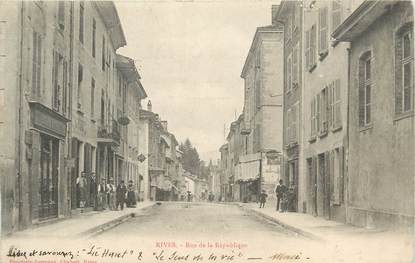 CPA FRANCE 38 " Rives, Rue de la République".