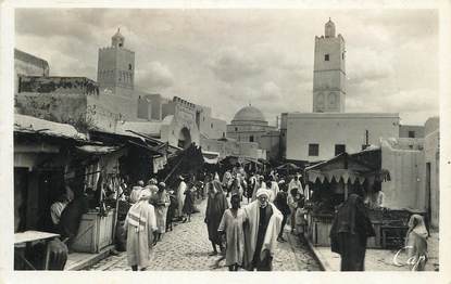 CPA TUNISIE "Kairouan, une rue"