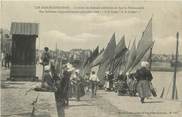 85 Vendee CPA FRANCE 85 " Les Sables d'Olonne, L'arrivée des bâteaux sardiniers en face à la poissonniers".