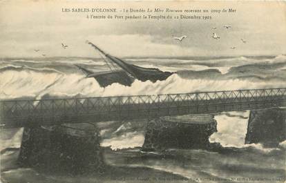 CPA FRANCE 85 " Les Sables d'Olonne, Le Dundée La Mère Rousseau recevant un coup de mer à l'entrée du port en 1903".