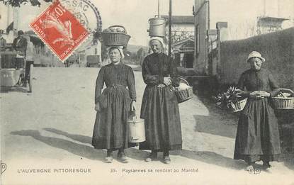 CPA FRANCE 63 " L'Auvergne, Paysanne se rendant au marché". / FOLKLORE